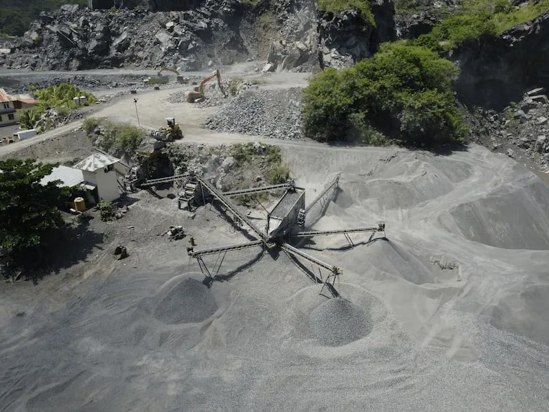 KS Batu crusher in Operation