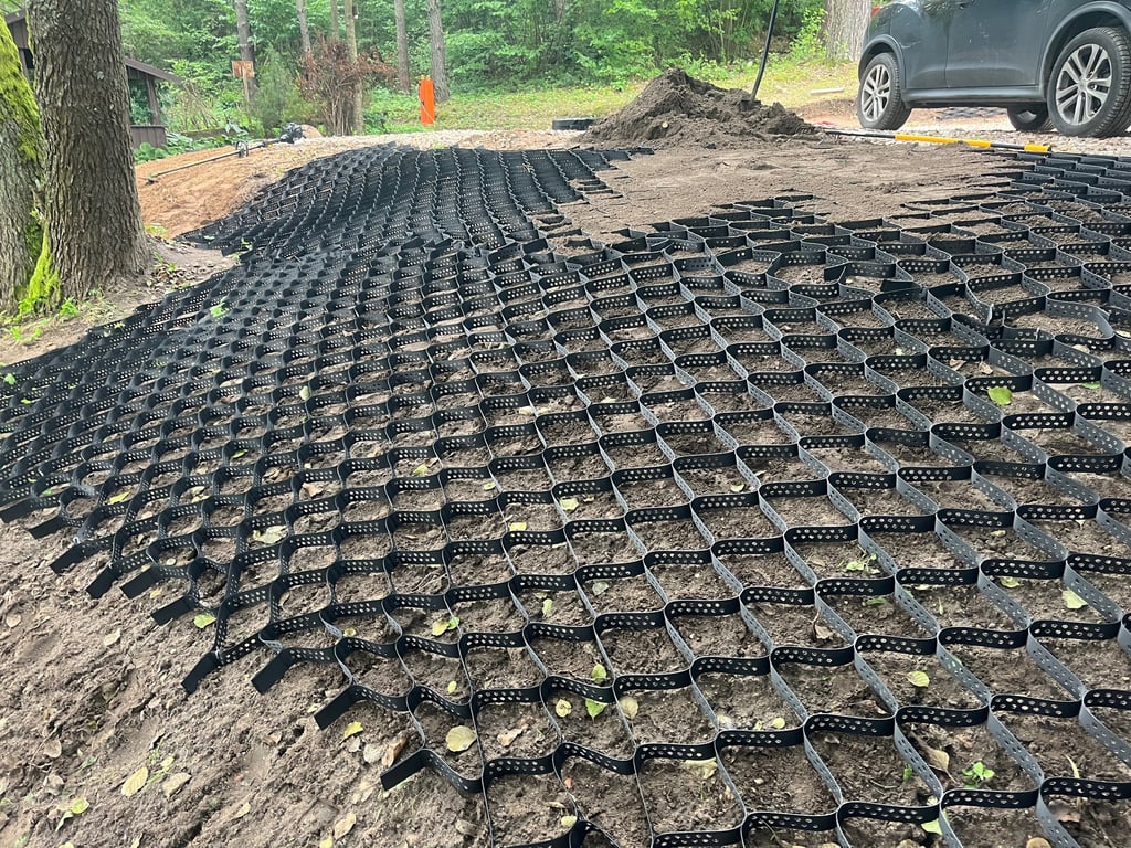 Tvirtinamas šlaitas naudojant geokorį