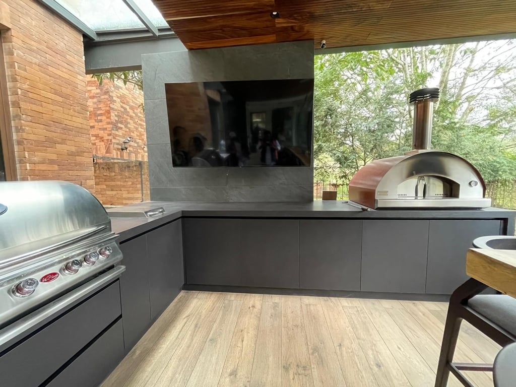 Cubiertas de porcelanato que resisten altas temperaturas.