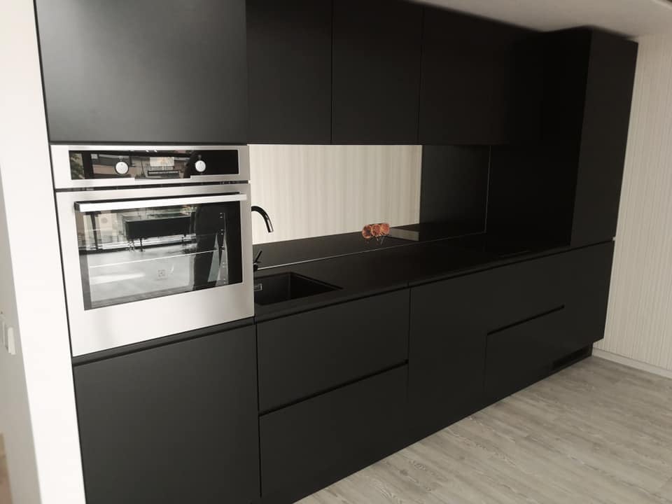 šviesios vinilinės grindys