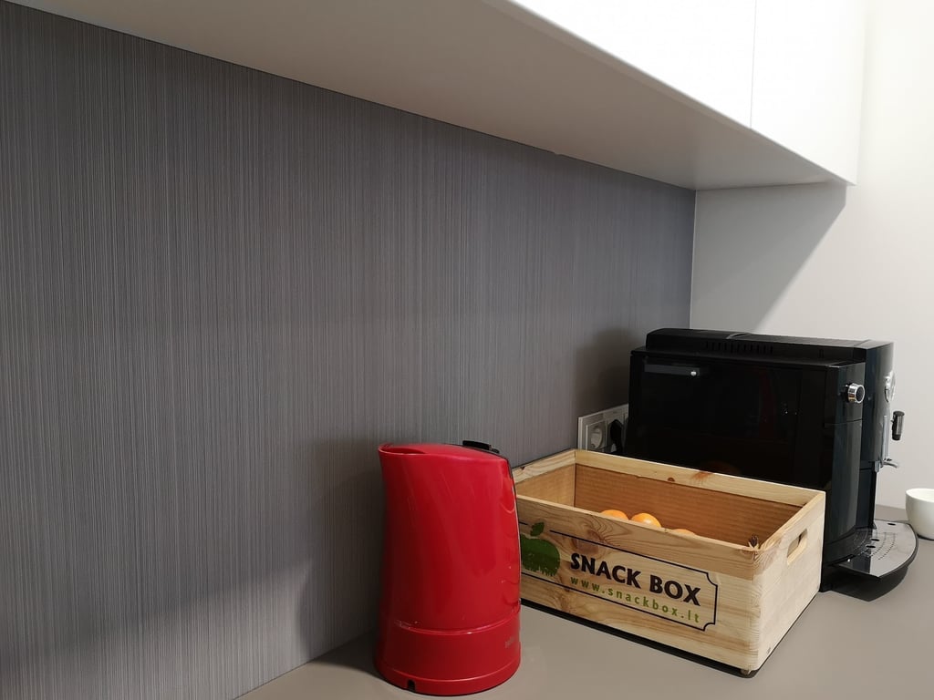 sienu apdaila po spintelemis