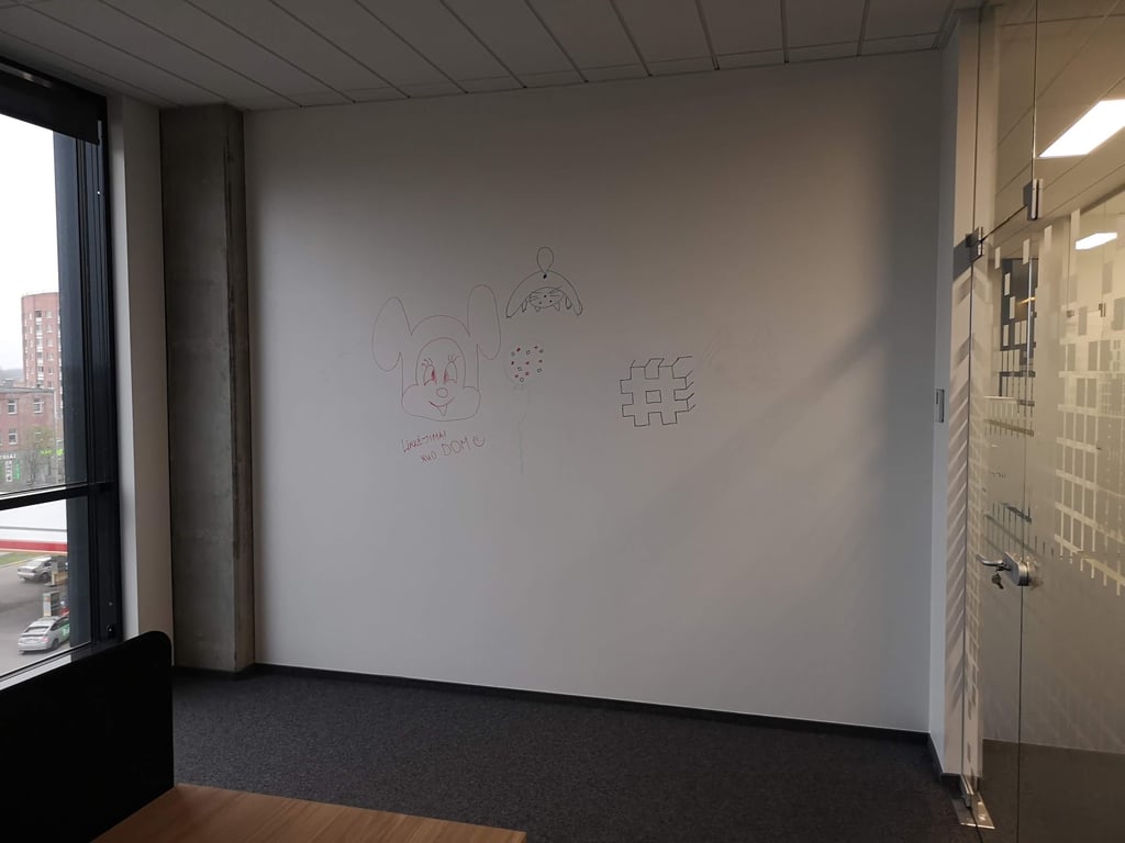 pavirsi vietoje magnetiniu lentu