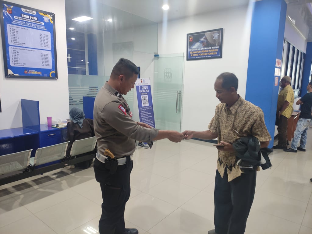 penyerahan sim di satpas polres bogor