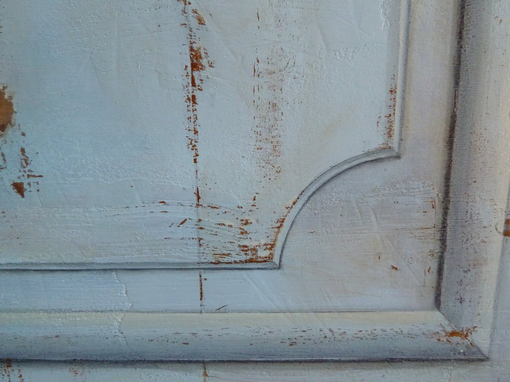 Détails d'un faux relief et d'un faux bois peint, imitation patine du temps