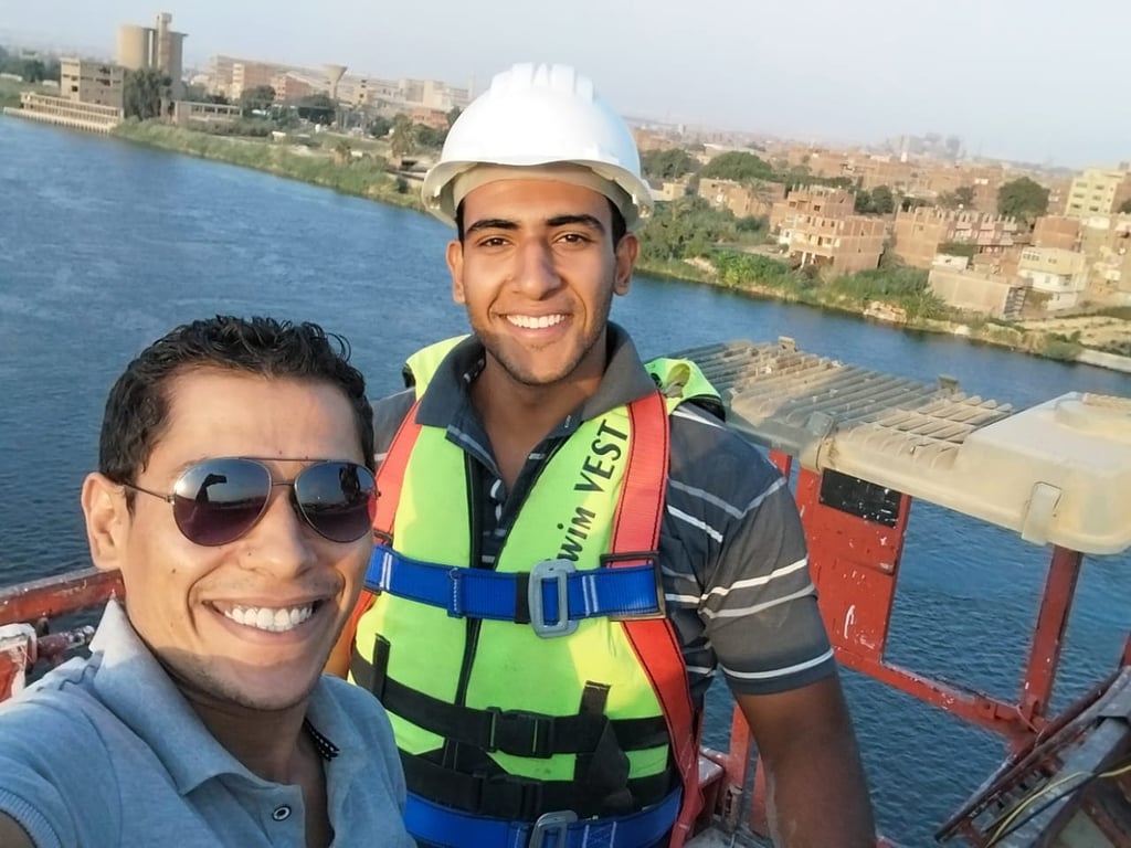 فريق الشركة من احد مواقع العمل بالقاهرة