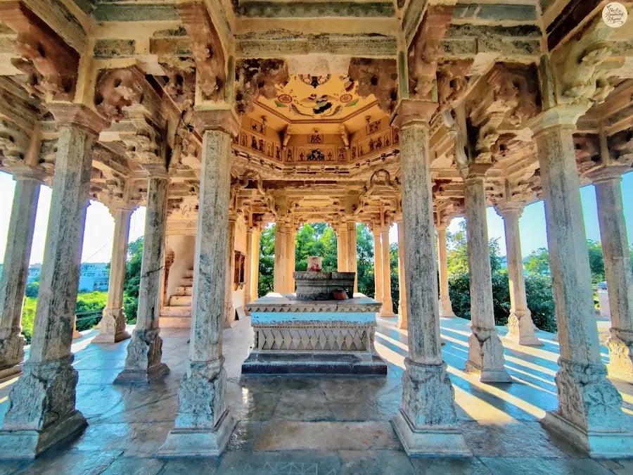 Sacred Shivalingam inside the Chaurasi Khambon ki Chhatri, the 84-Pillared Cenotaph of Bundi.