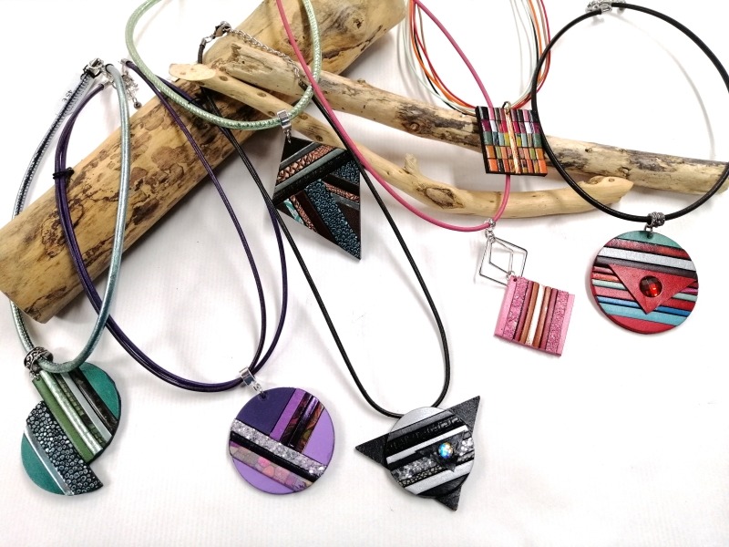 a bunch of necklaces with different colored necklaces