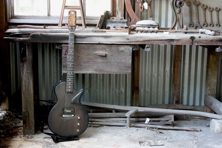 The Tumbleweed Guitar workshop. Luthier Old School.  Handmade, American, Custom Guitars.  