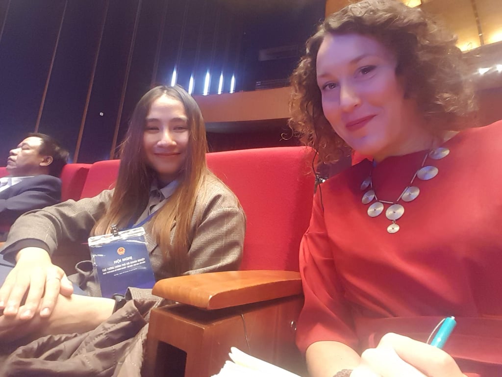 Consultora local y principal en conferencia nacional para la atracción de inversiones extranjeras