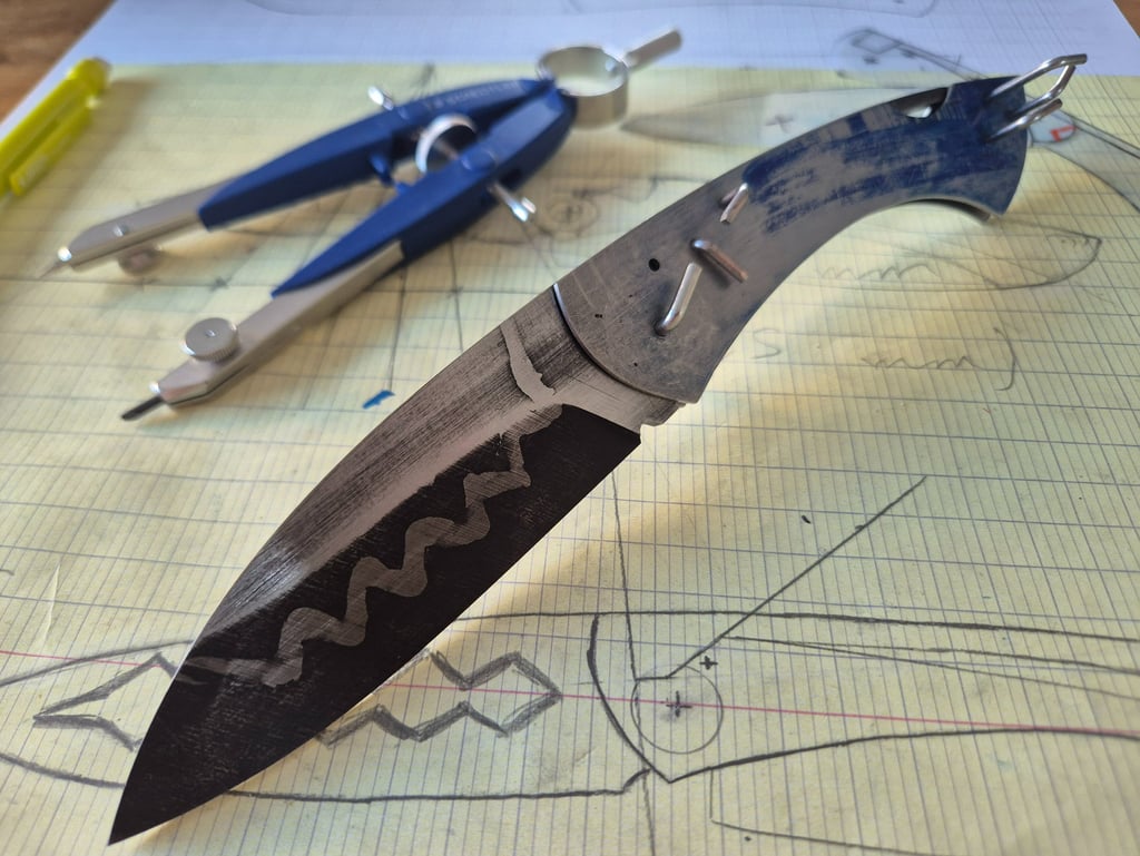 Couteau pliant artisanal à pompe arrière