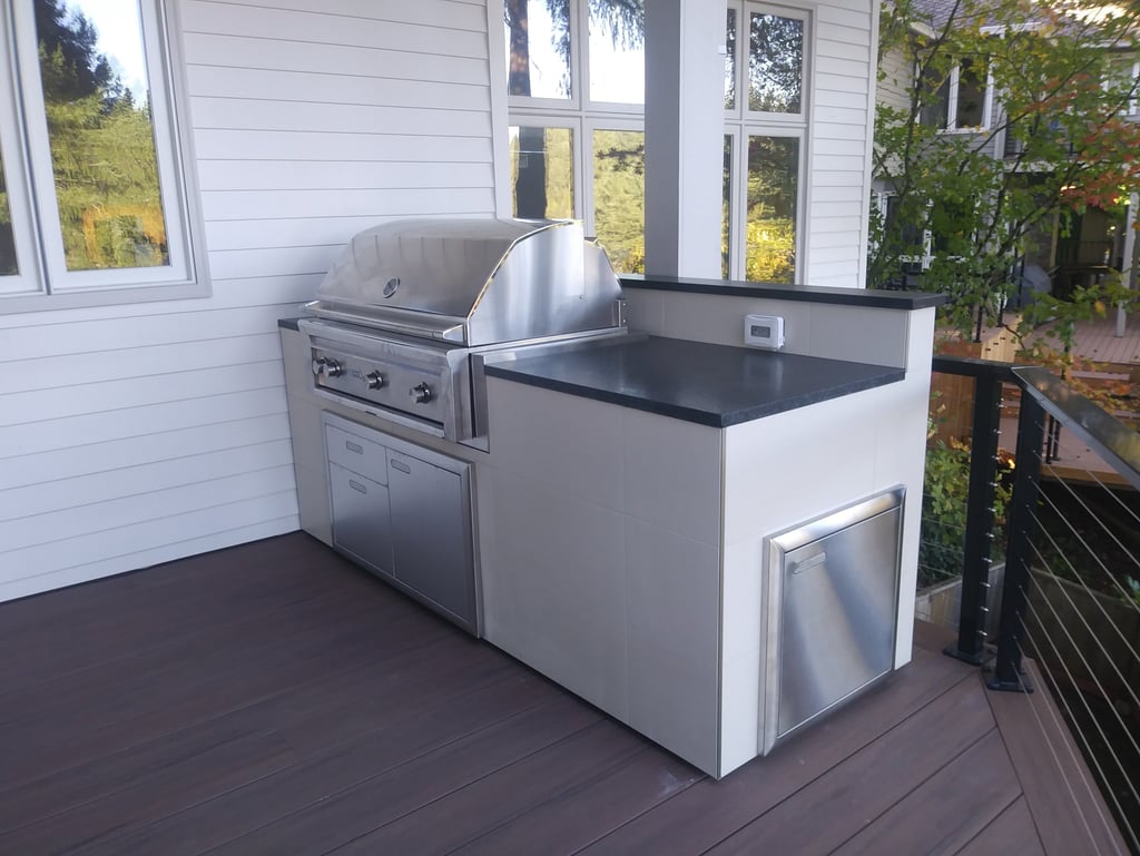 BBQ with Timbertech composite decking and cable rail
