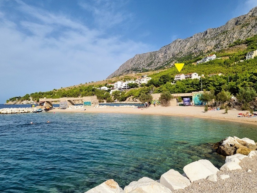 Easy Living Accommodation first-row sea position with beach below, Lokva Rogoznica