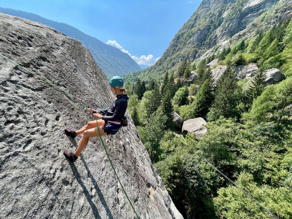 Rappelling/Abseiling during a multipitch climbing course