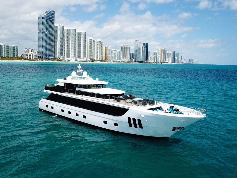 Mega exclusive luxury yacht for rent in Miami