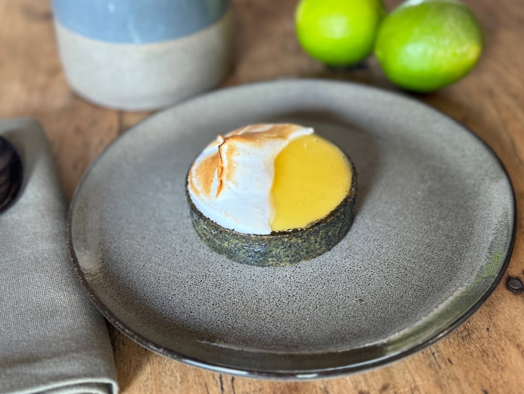 Tarte citron vert meringuée sésame noir