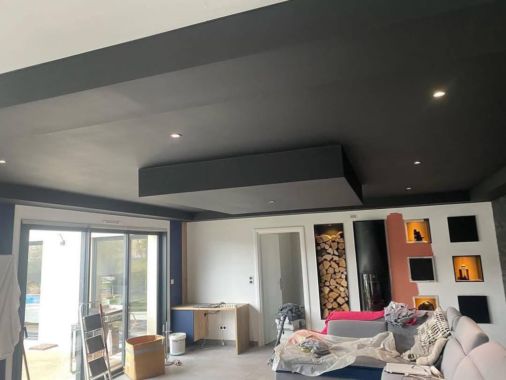 Pose de plaques de plâtre design pour intérieur contemporain