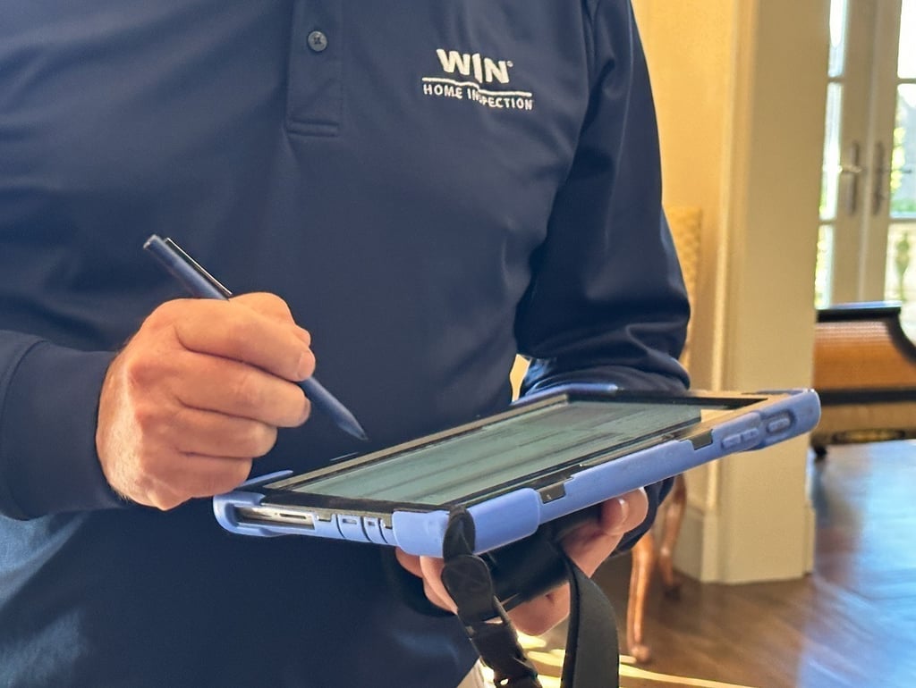 “Inspector writing notes — digital photo reports for seasonal homes