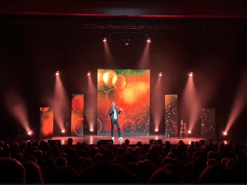 Stage with light and a person who talk to the crowd
