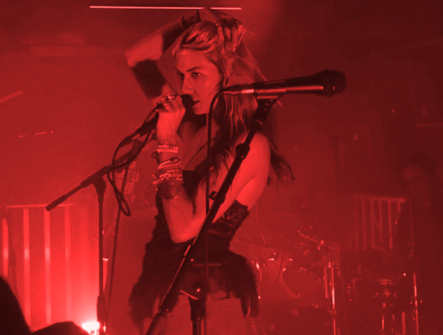 Nieve Ella performing in Cologne, Germany