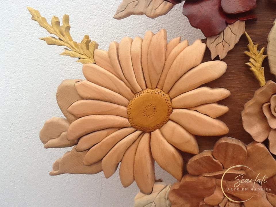 artesanato em madeira cesto de Flores em madeira esculpido à mão, peça com elementos detalhados, incluindo intársia