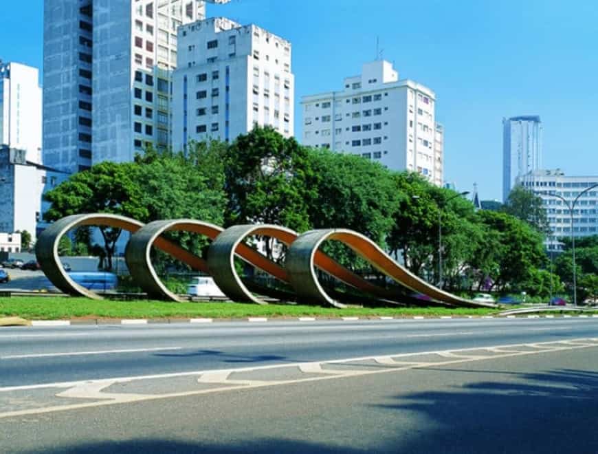 ESCULTURA, DE TOMIE OHTAKE