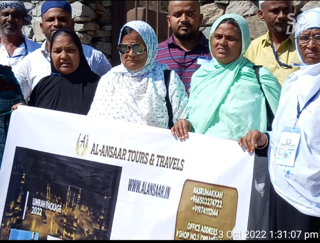 Al Ansaar Tours & Travels Haji holding Al Ansaar Tours & Travels Banner In Makkah