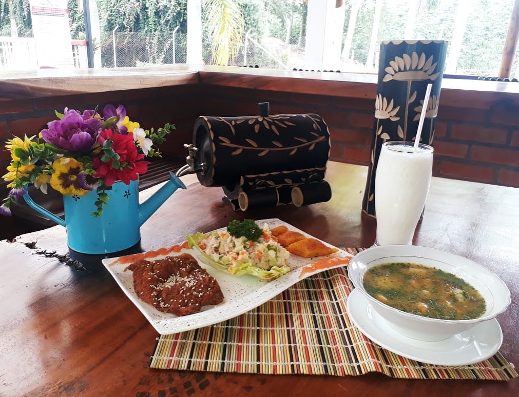 Almuerzo del dia en el Restaurante del Hotel Palmas de Santa Helena en Quimbaya Quindío
