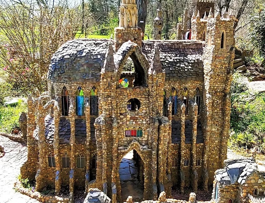 Calhoun, Georgia Travel - A miniature World in Rock and Cherokee Ghost Town