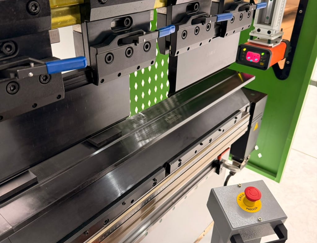 Dobra CNC de chapas metálicas
