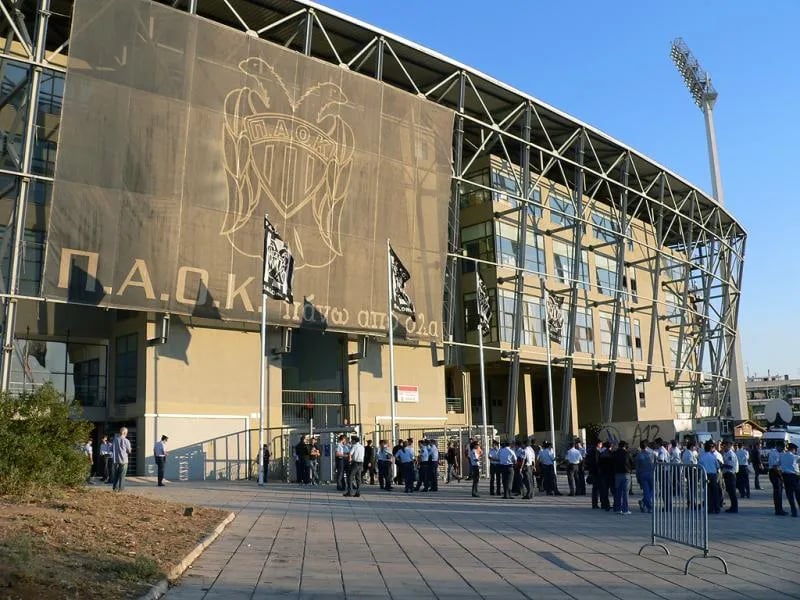 Eingang zum Toumba-Stadion in Thessaloniki – Zugang zur Heimstätte von PAOK Thessaloniki mit Fanbereich und Stadiontoren
