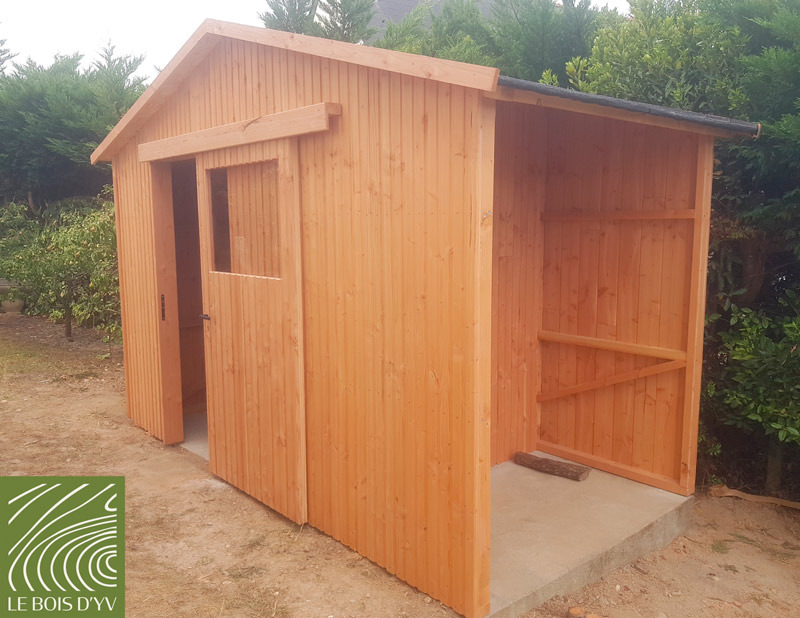 Abri de jardin en bois deux pentes avec bucher