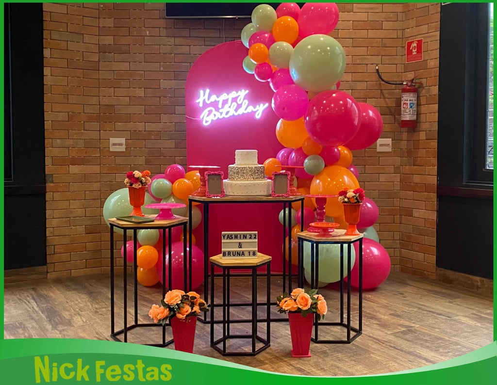 Decoração infantil pink neon com painel iluminado Happy Birthday, arco orgânico