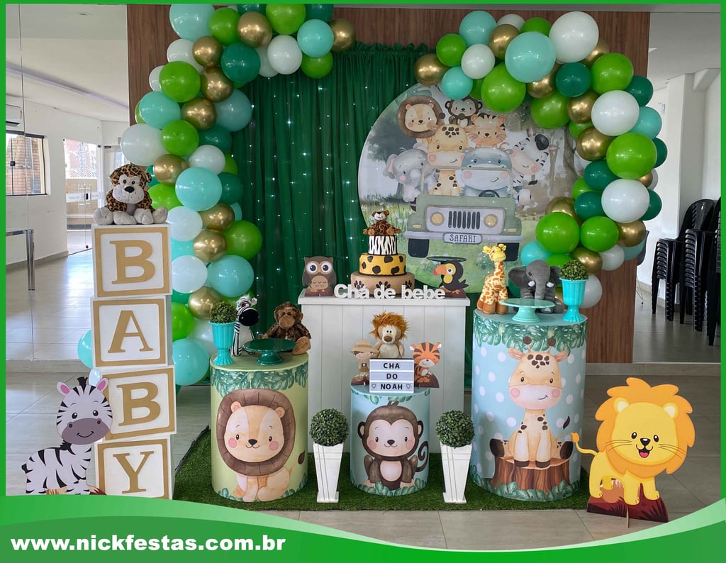 Decoração infantil tema Safári com animais da selva e cores vibrantes para festa divertida