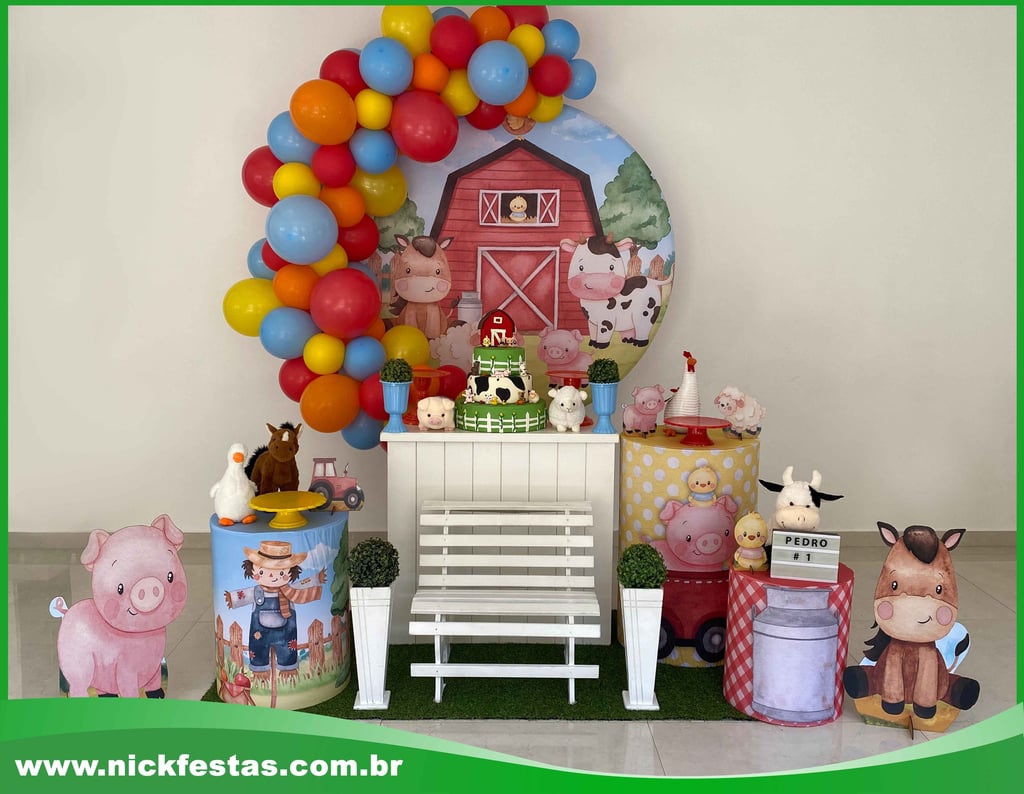 Decoração infantil tema Fazendinha com animais fofos, cores alegres e detalhes rústicos