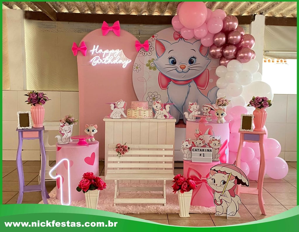 Decoração da Gatinha Marie com balões rosa e branco – festa infantil encantadora da Nick Festas