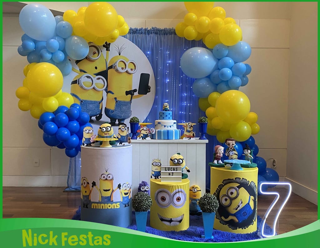 Decoração infantil tema Minions com cores vibrantes e personagens divertidos para festa