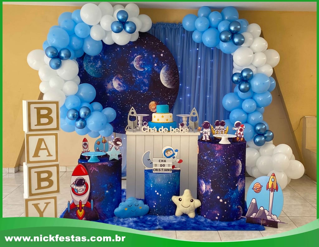 Decoração infantil tema Astronautas com planetas e elementos do espaço para festa divertida