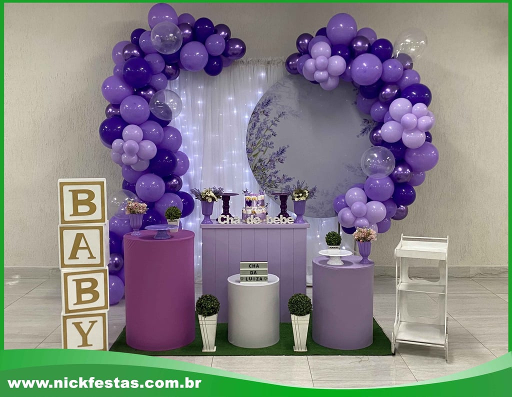Decoração de festa infantil tema Lavanda com flores e cores suaves