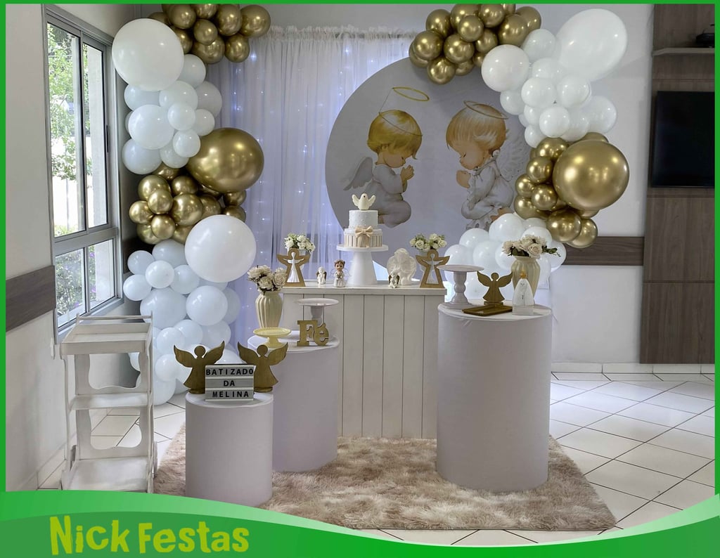 Decoração de batizado anjinhos branca e dourada na Freguesia do Ó SP