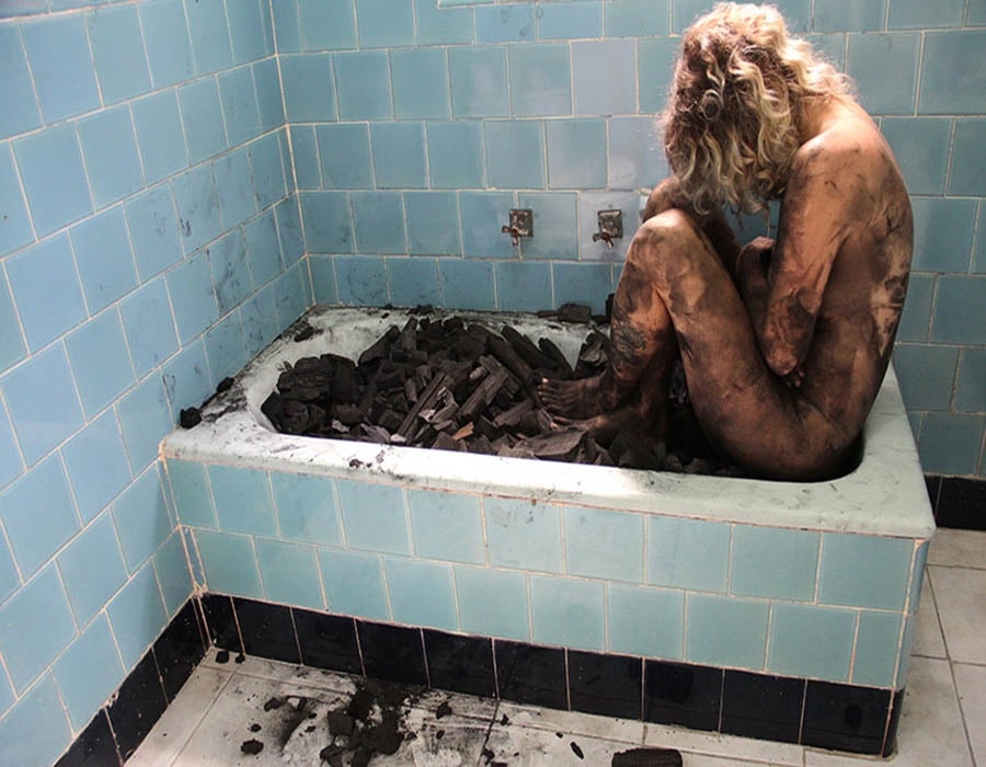 performance, Salle de bains III de Carla Borba