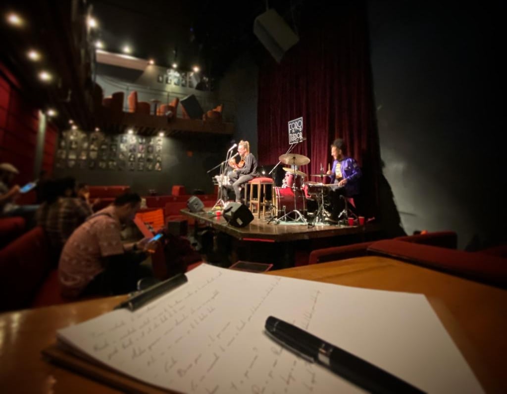 IsraelMR escribiendo con Kamankola en El Foro del Tejedor