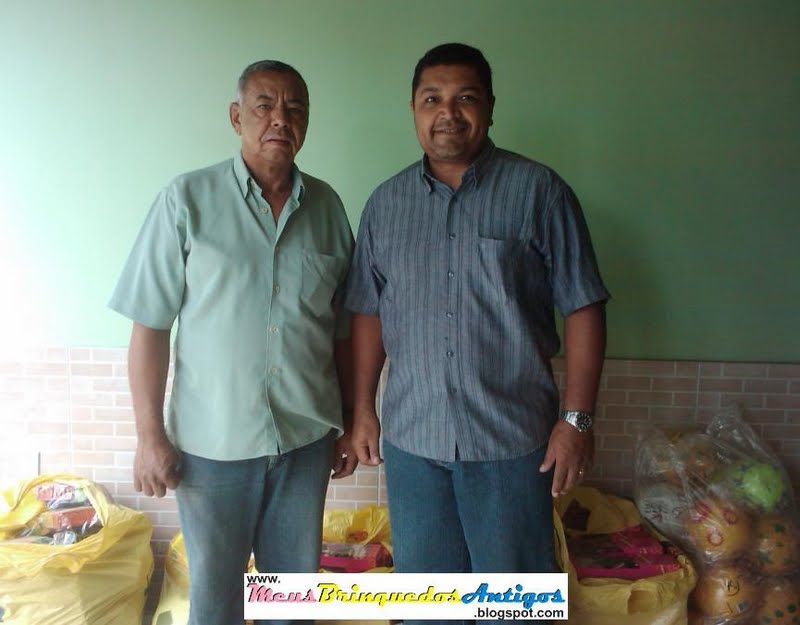 Entrega de brinquedos para o Sr. Luiz (in memorian) do Centro de Apoio Flor do Amanhã - CENAFA.