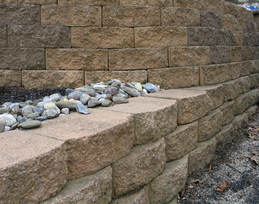 small block retaining wall