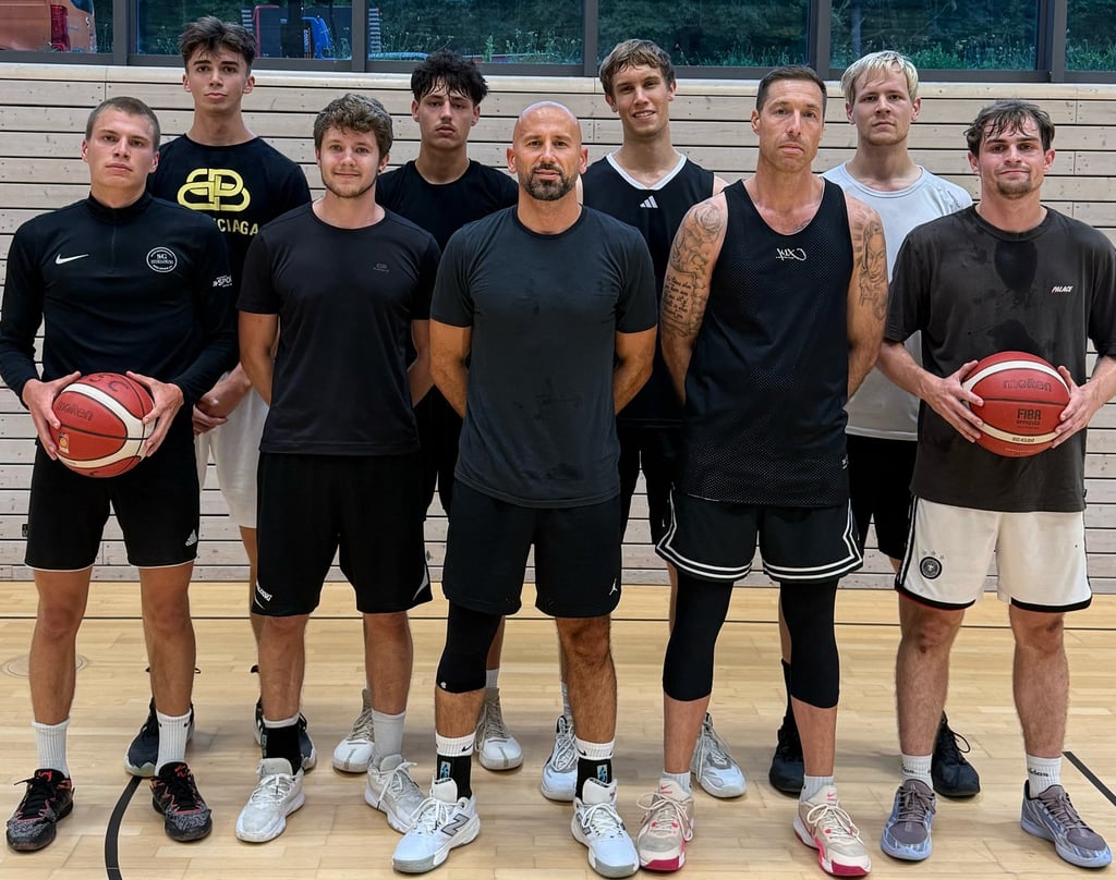 alt="Malik Bredehoeft, Alexander Rüeck, Arne Grobrügge, Nikola Petovic, Daniel Zeko, Joscha Knapp"