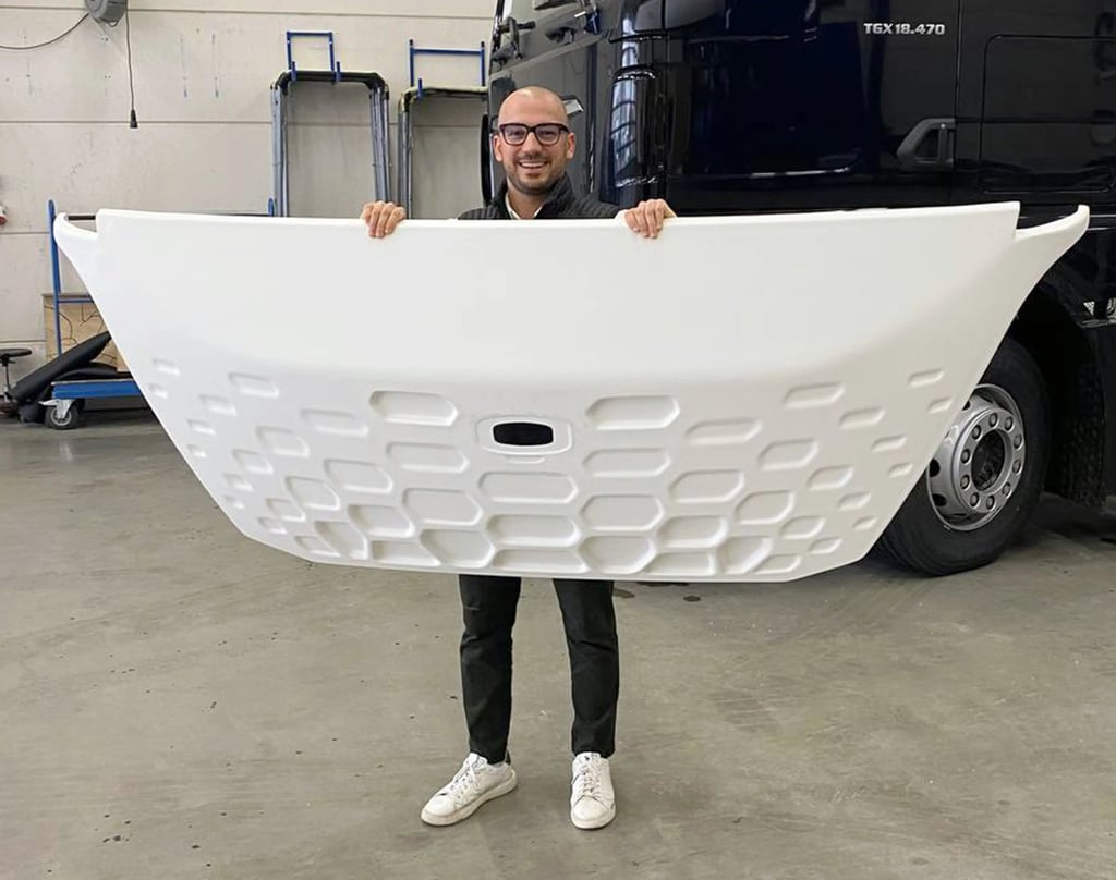 Koorosh-Shojaei-QHM-AERO-H2-truck-exterior-panel-production-glass-fiber