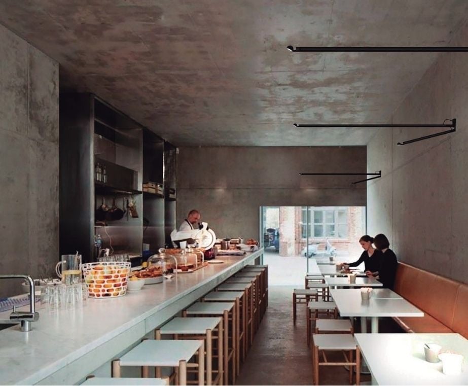 barra restaurante con bancos y lamparas de decoración