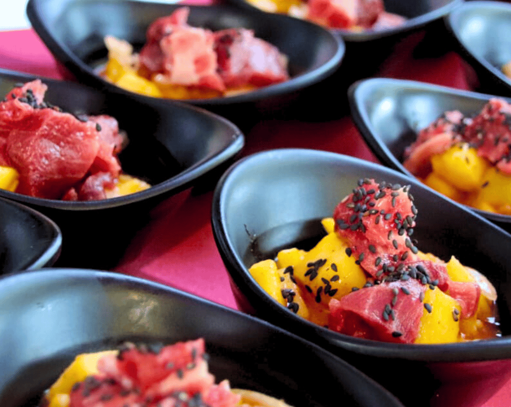Catering para empresas sabadell un evento privado con ceviche de atún
