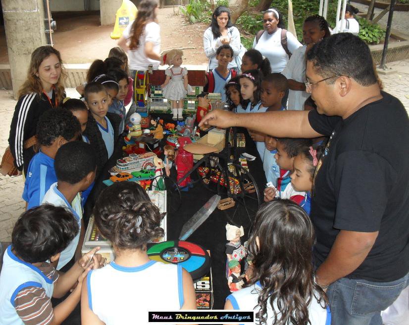 Exposição de brinquedos no Congresso de Educação da a UFF em Niterói.
