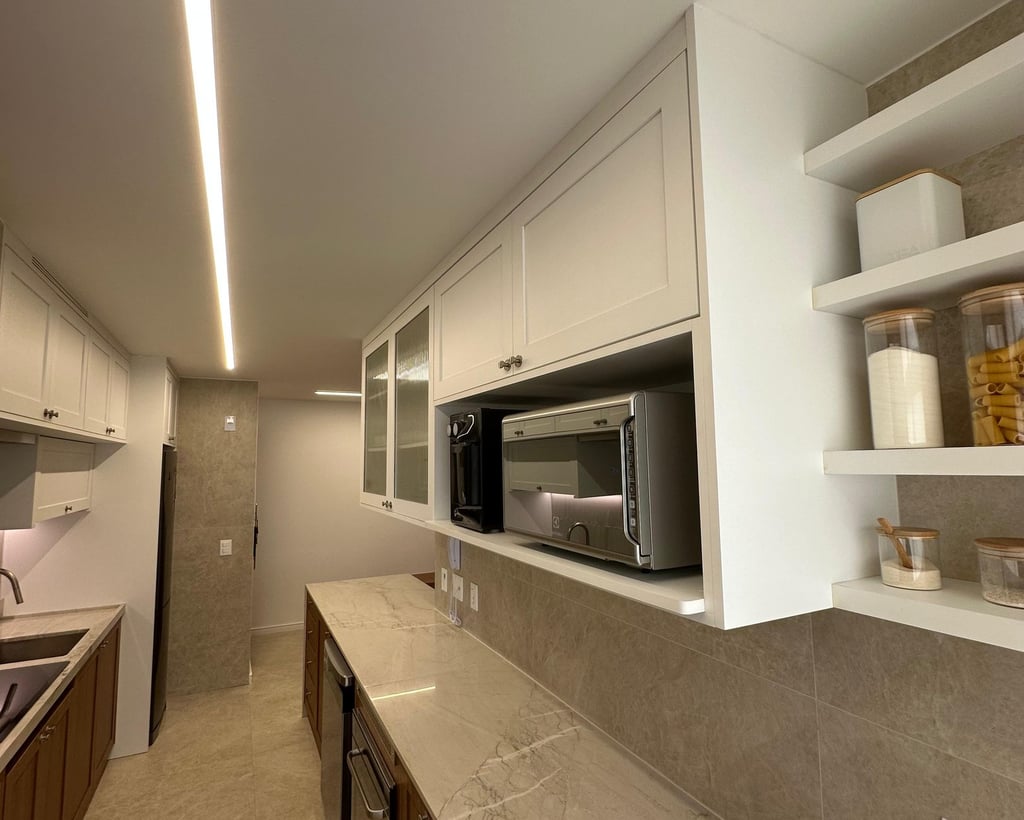 cozinha planejada clara de apartamento, cozinha planejada brasília no sudoeste