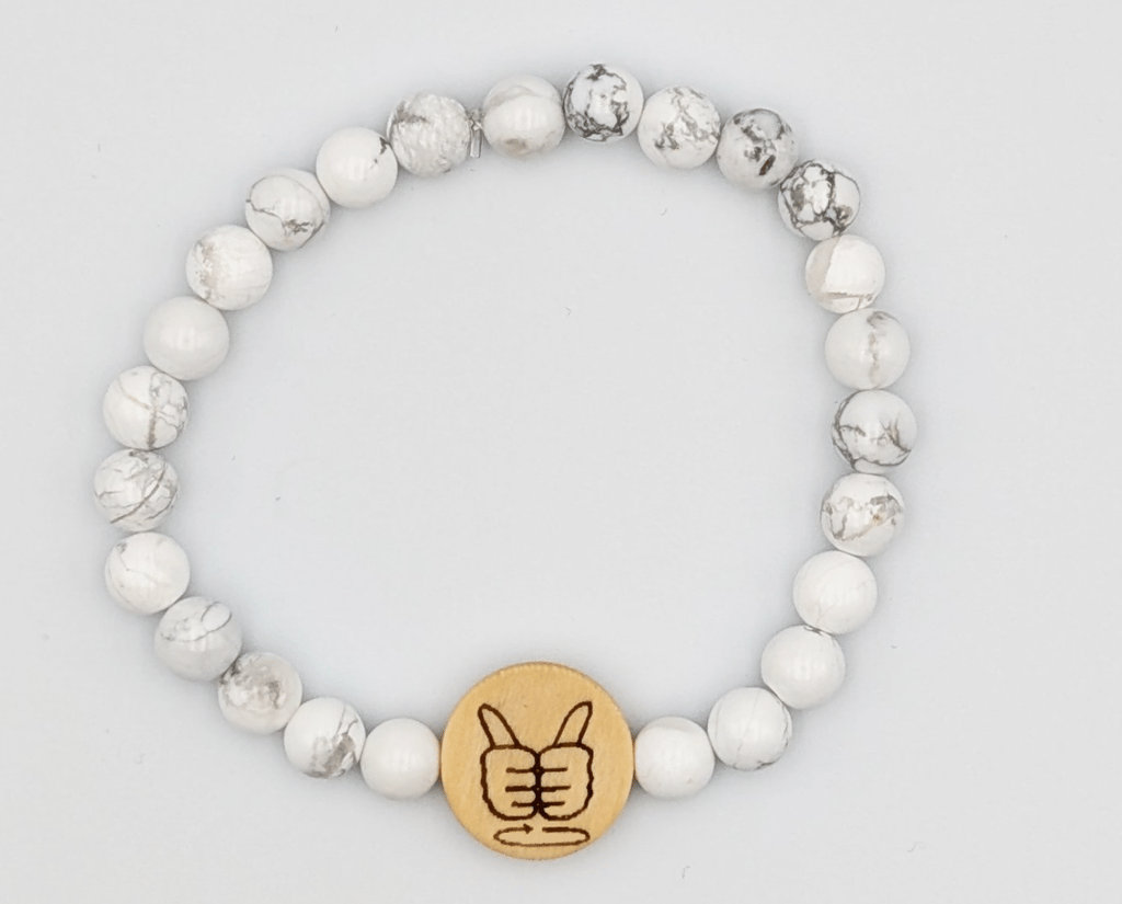 Bracelet perle en Howlite blanche, avec cabochon LSF signant Ensemble